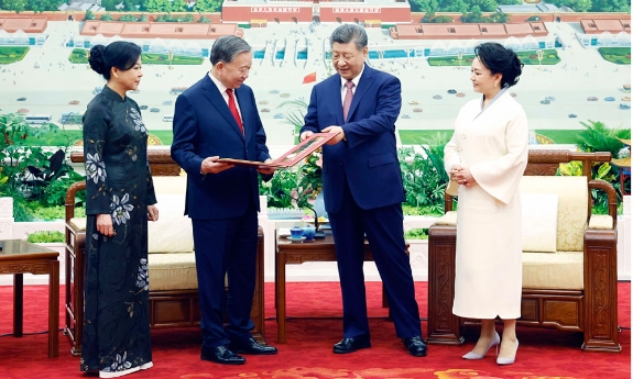 Tổng Bí thư, Chủ tịch nước Tô Lâm và Phu nhân cùng Tổng Bí thư, Chủ tịch nước Tập Cận Bình và Phu nhân dự tiệc trà